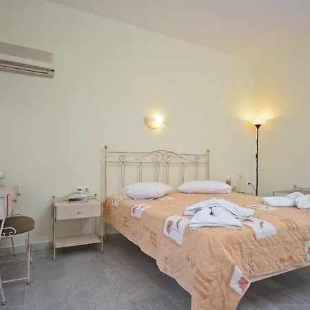 Oasis Aparthotel Mikri Vigla