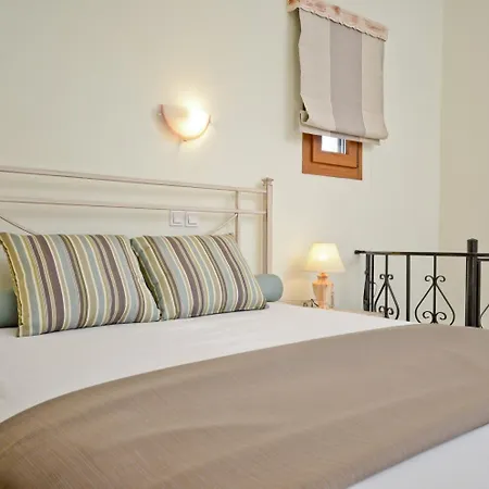 Oasis Aparthotel 4*