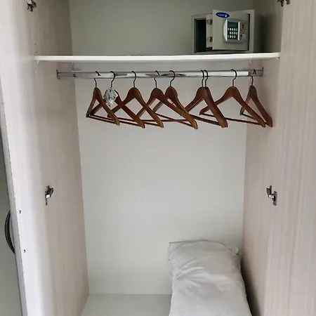 Oasis Aparthotel 4*
